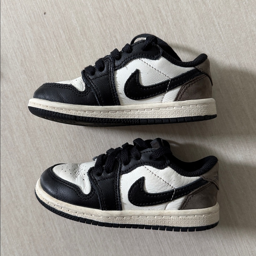 Nike Black and White Kids' Sneakers sz 8C